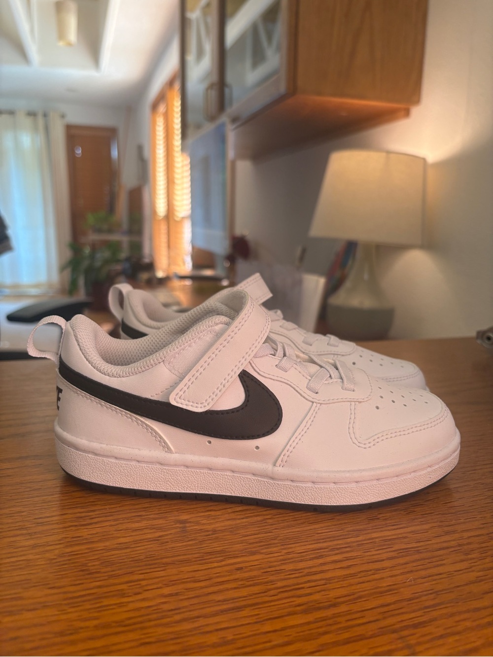 Nike Kids White Low Borough NWOT - Picture 2 of 6